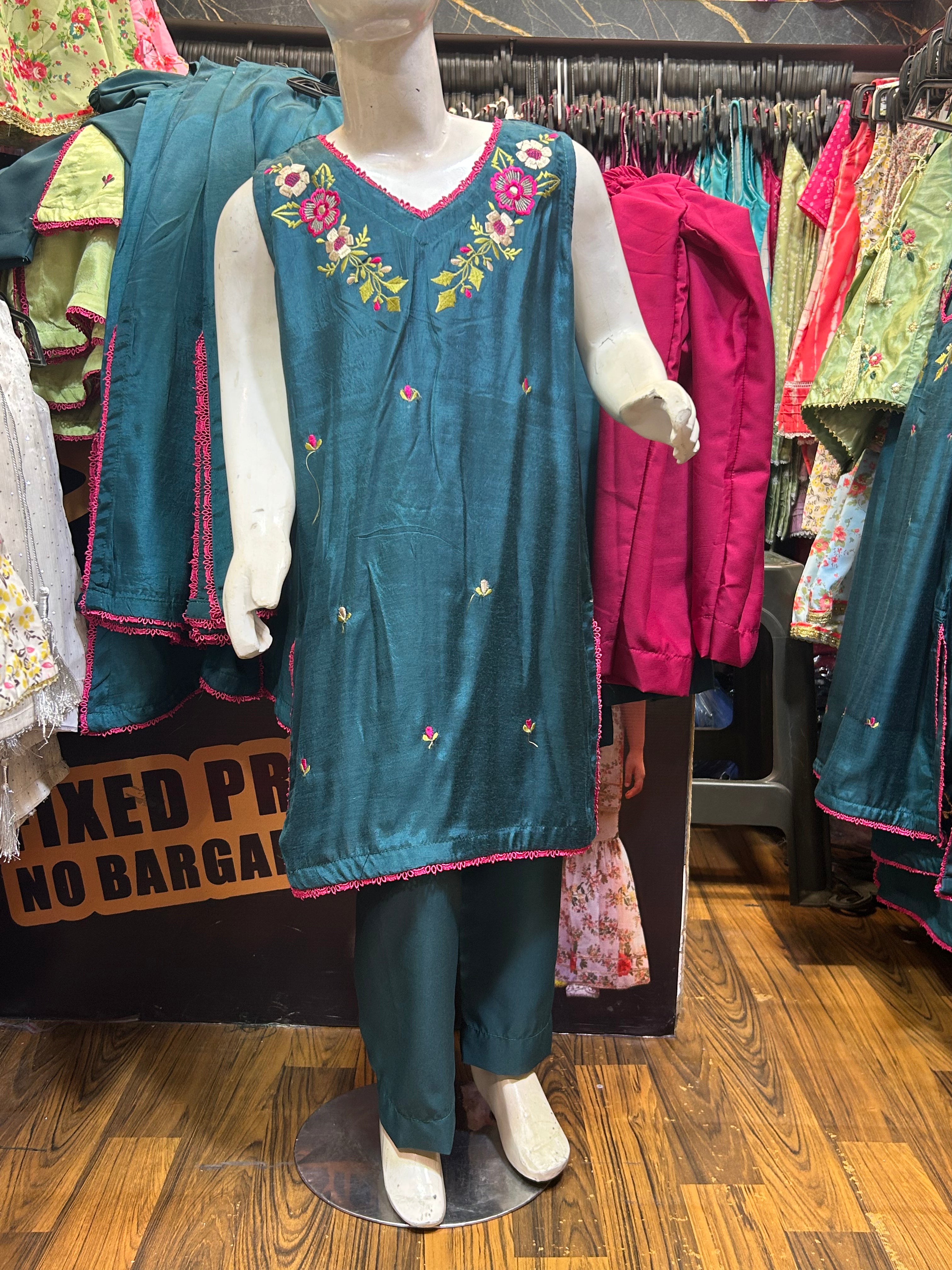 FLORAL EMBROIDERY KURTA SET